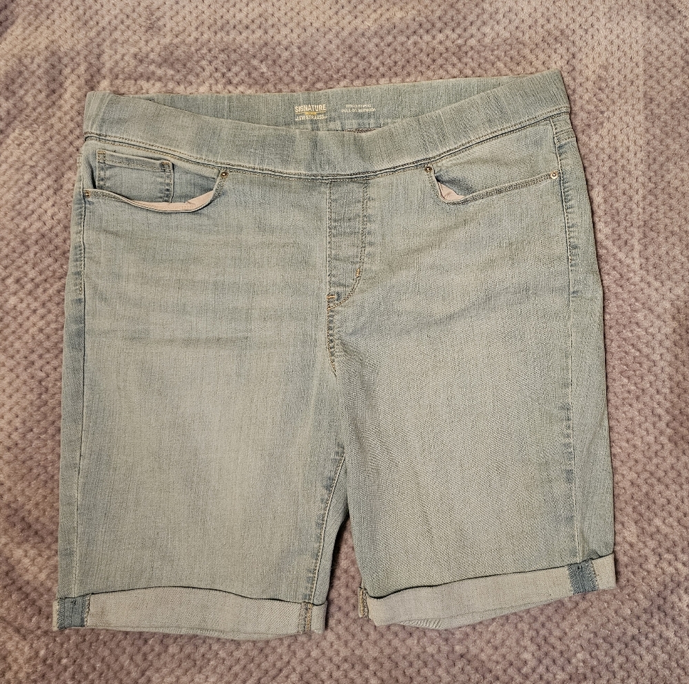 Levi's Denim Blue Women Totally Shaping Bermuda Shorts